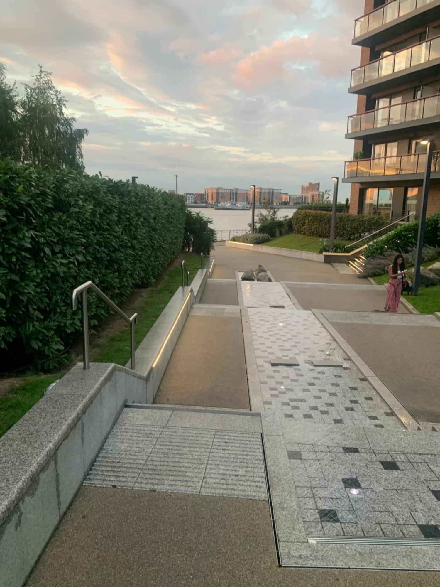 Luxury Riverside Apt With Easy Access To Central London, O2, Excel Centre And Parking Bagian luar foto