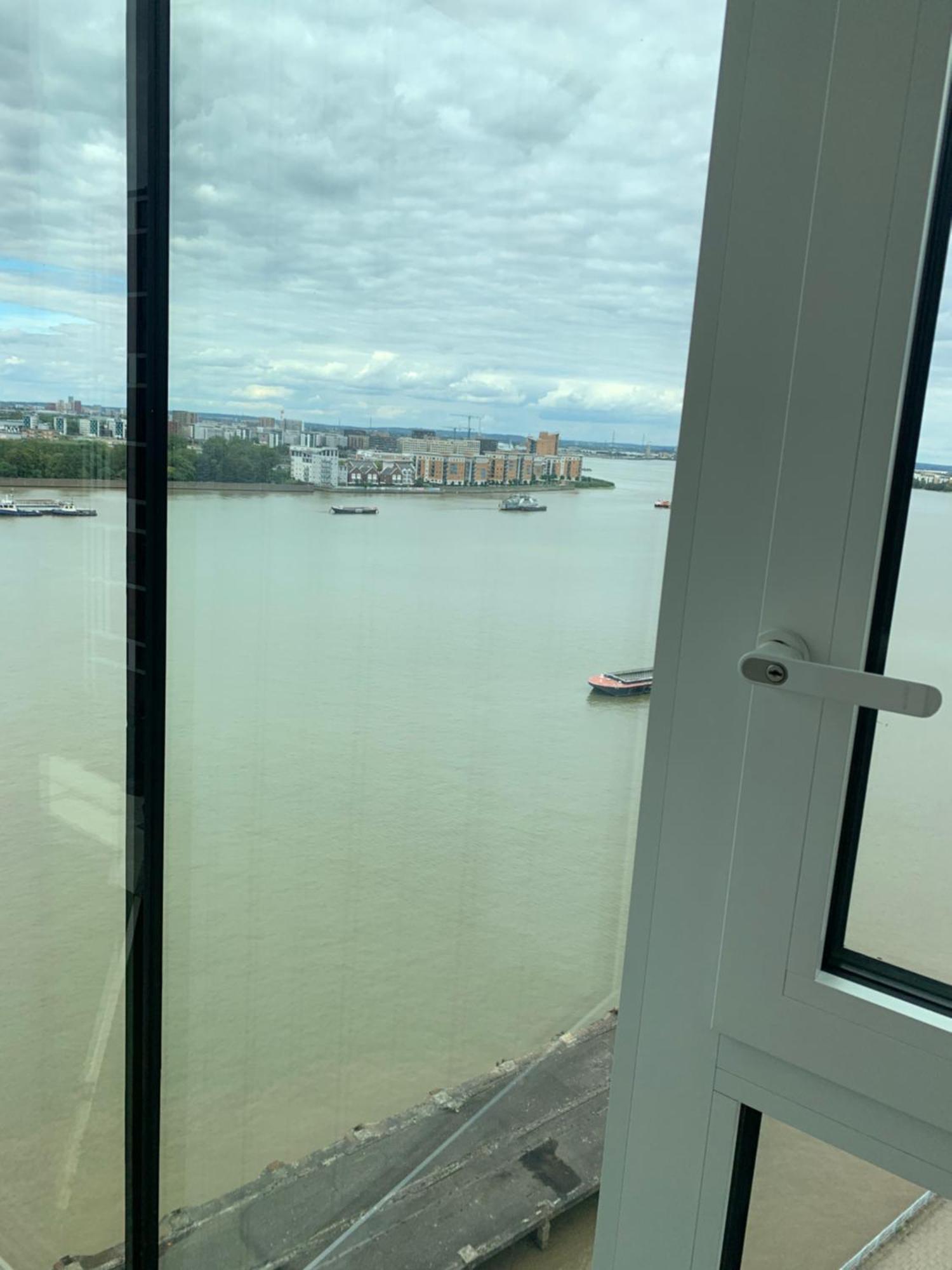Luxury Riverside Apt With Easy Access To Central London, O2, Excel Centre And Parking Bagian luar foto